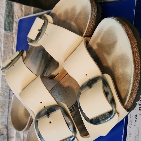 Arizona Big Buckle Nubuck Leather Almond – Mackinac Birkenstock - Picture 2 of 5